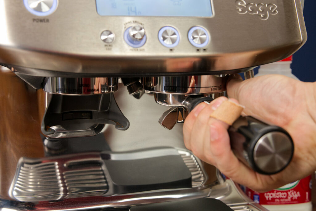 Sage Barista Pro Siebtraeger-einhaengen