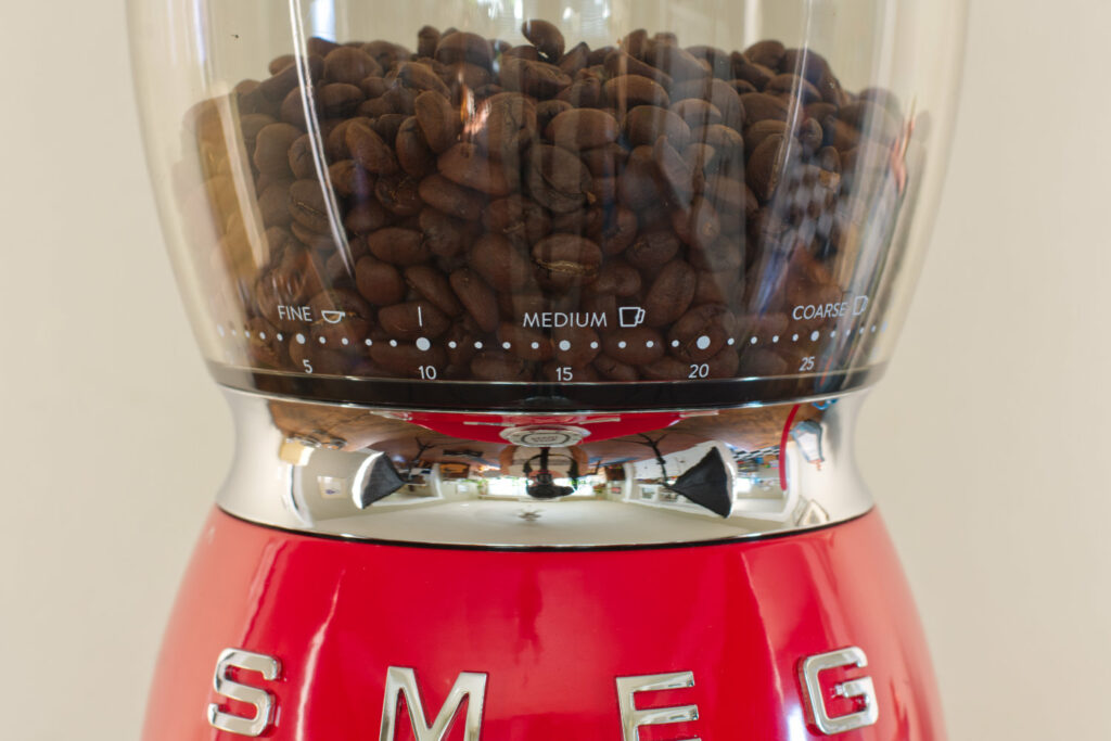 SMEG CGF01 Mahlgrad einstellen