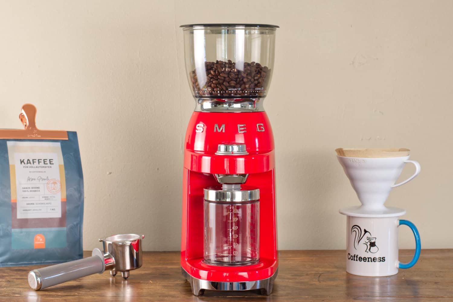 https://www.coffeeness.de/wp-content/uploads/2023/09/smeg-grinder-overview.jpg