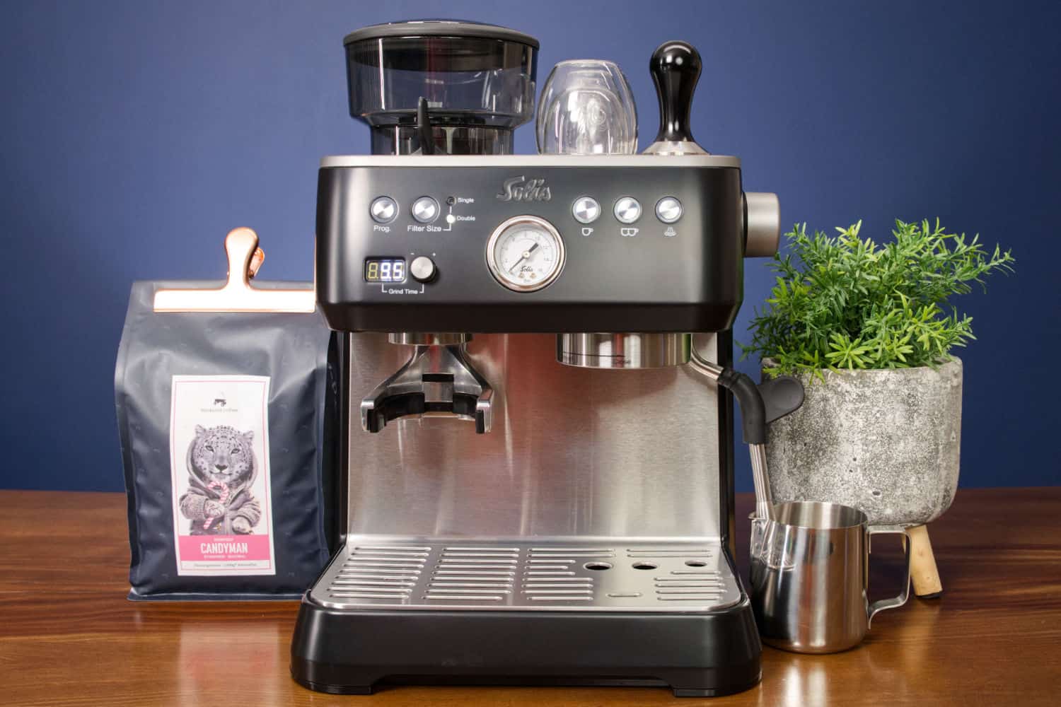 https://www.coffeeness.de/wp-content/uploads/2023/09/solis-barista-perfetta-grind-infuse-schwarz-uebersicht.jpg