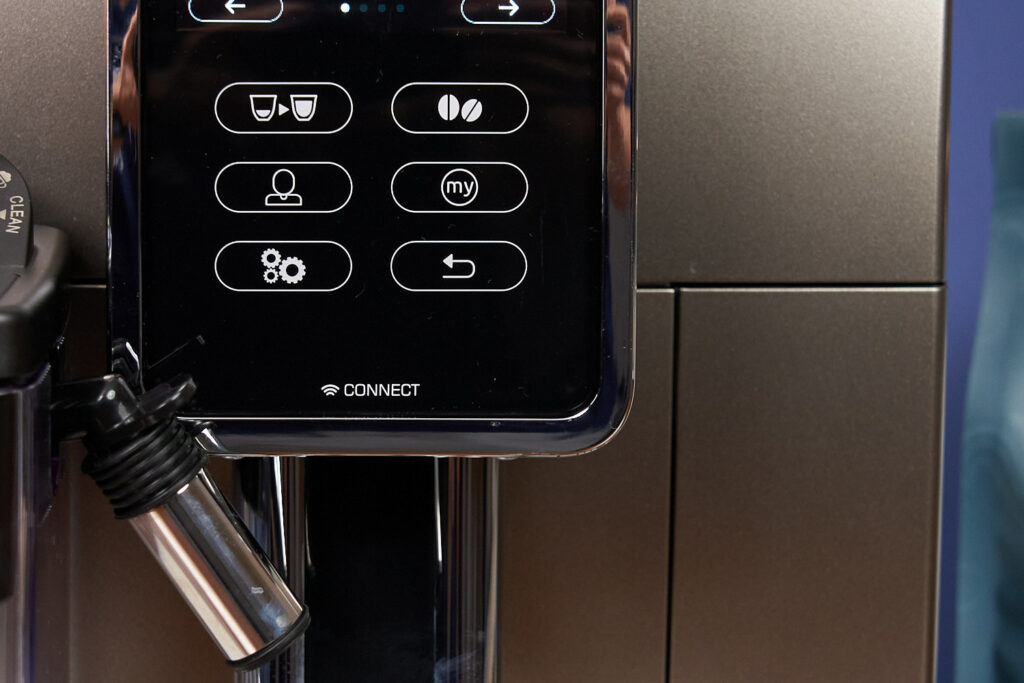 De'Longhi Dinamica Plus ECAM 370.70.B Máquina de Café Automática con  Sistema de Leche LatteCrema, Cappuccino y Espresso, Pantalla Táctil en  Color TFT de 3,5 y Control Mediante App, Color Negro : 