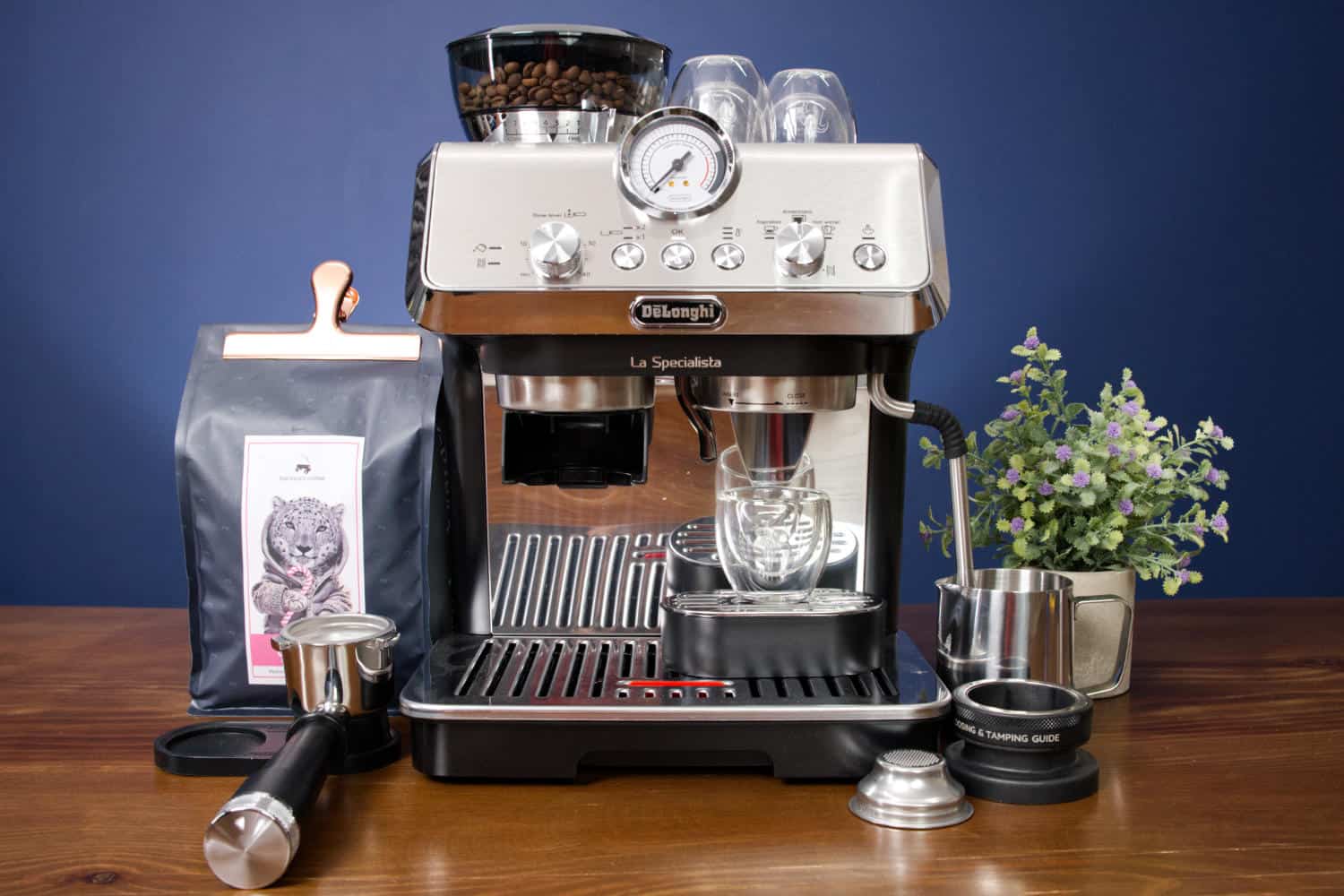 Test Delonghi Specialista Maestro : la cafetière semi-automatique gagne en  facilité d'utilisation - Les Numériques