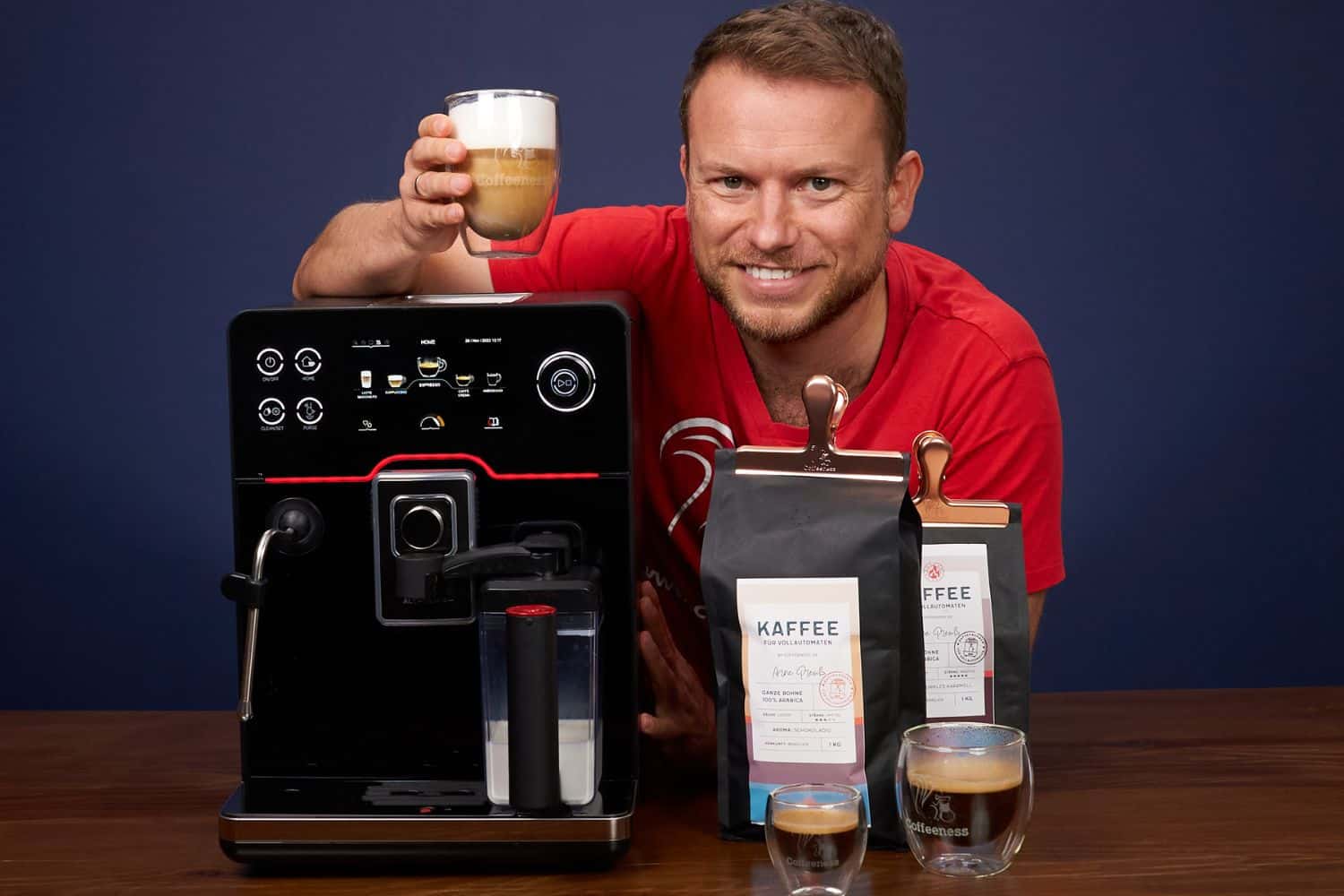 Arne toont latte macchiato uit Gaggia Accademia