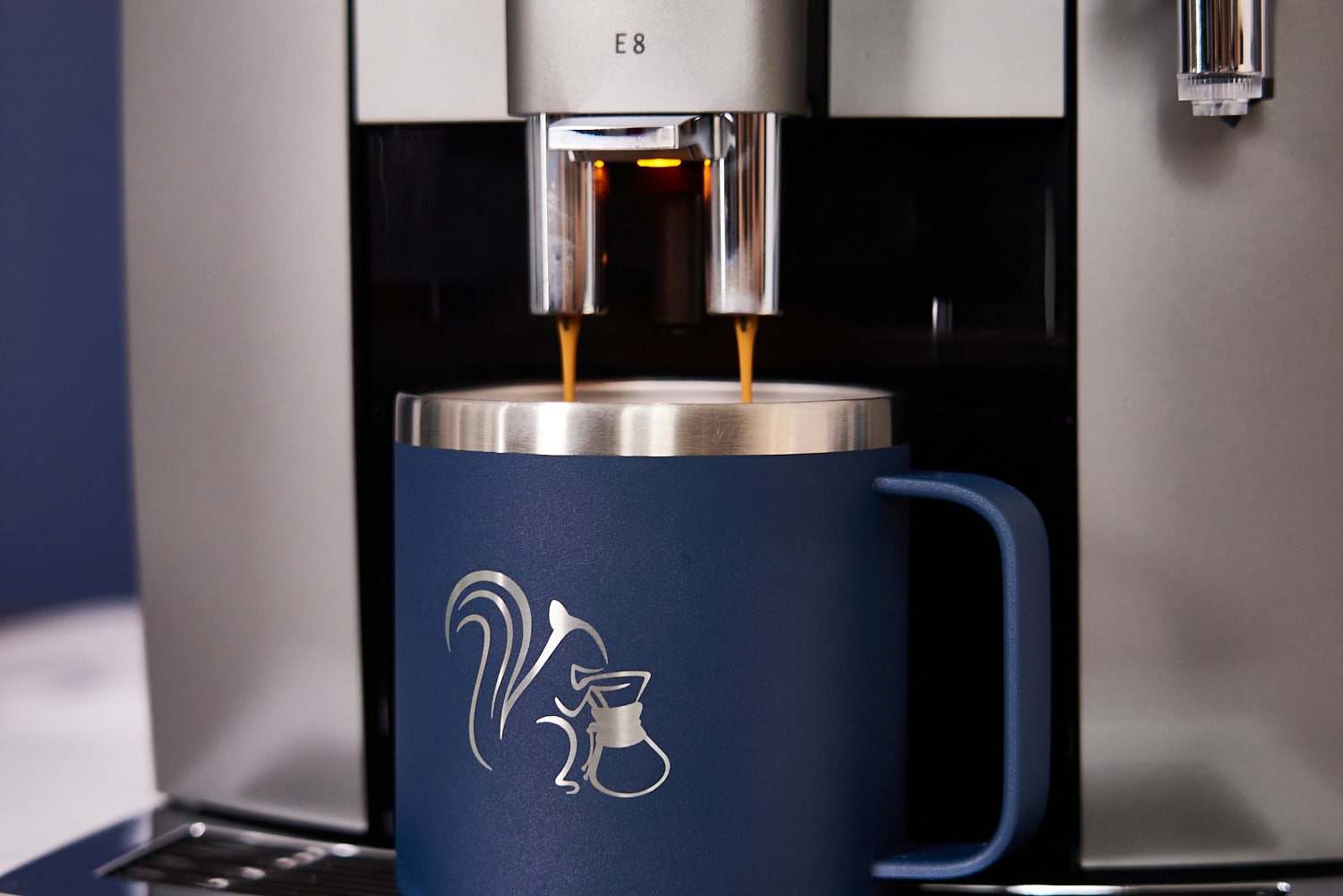 Thermo-Kaffeebecher mit Deckel – Coffeeness
