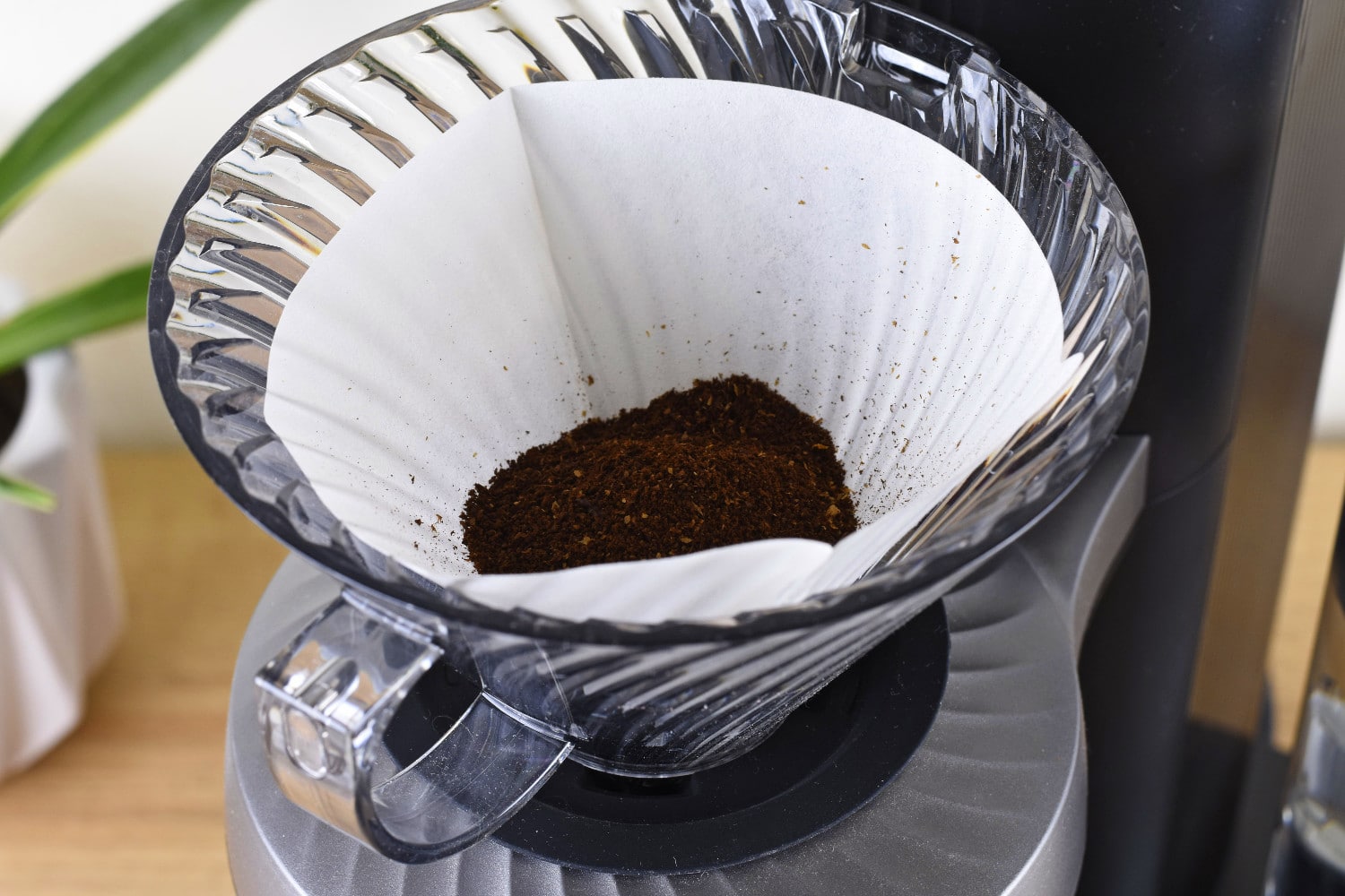 Cosori Juni Ground Coffee in Filter